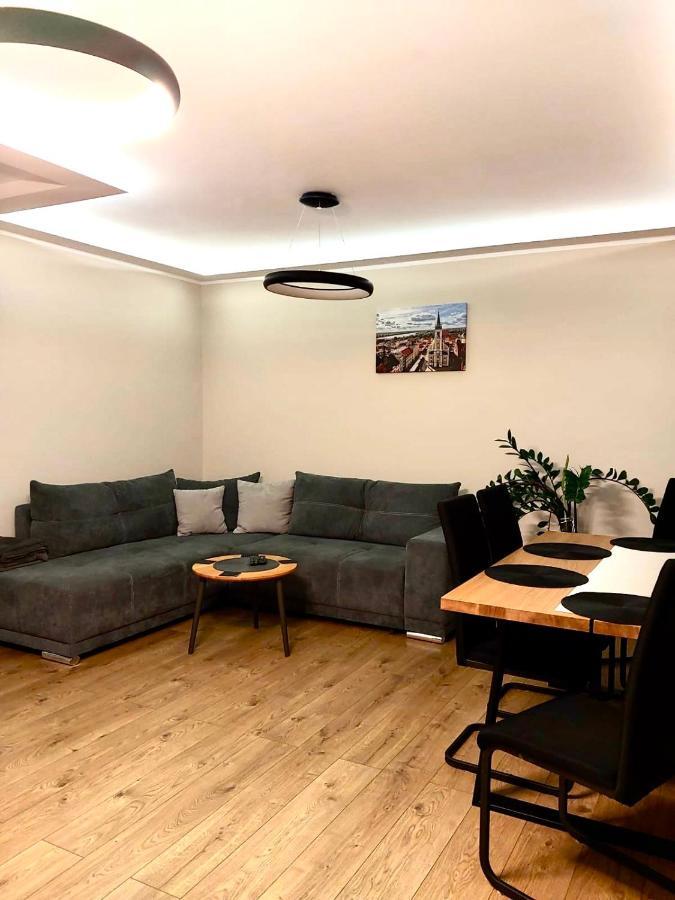 Stary ToruńApartament Sajowy Z Miejscem Postojowym W Garazu Podziemnymアパートメント エクステリア 写真